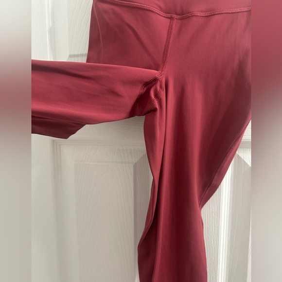 Lululemon Base Pace High-Rise Tight
28" *Brushed Nulux
Mulled Wine - Picture 4 of 6
